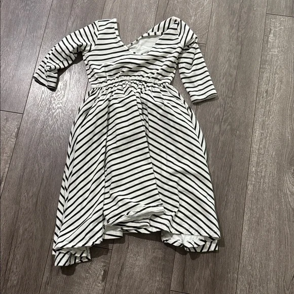 Alice & Ames white and black striped dress 8 - Picture 4 of 4